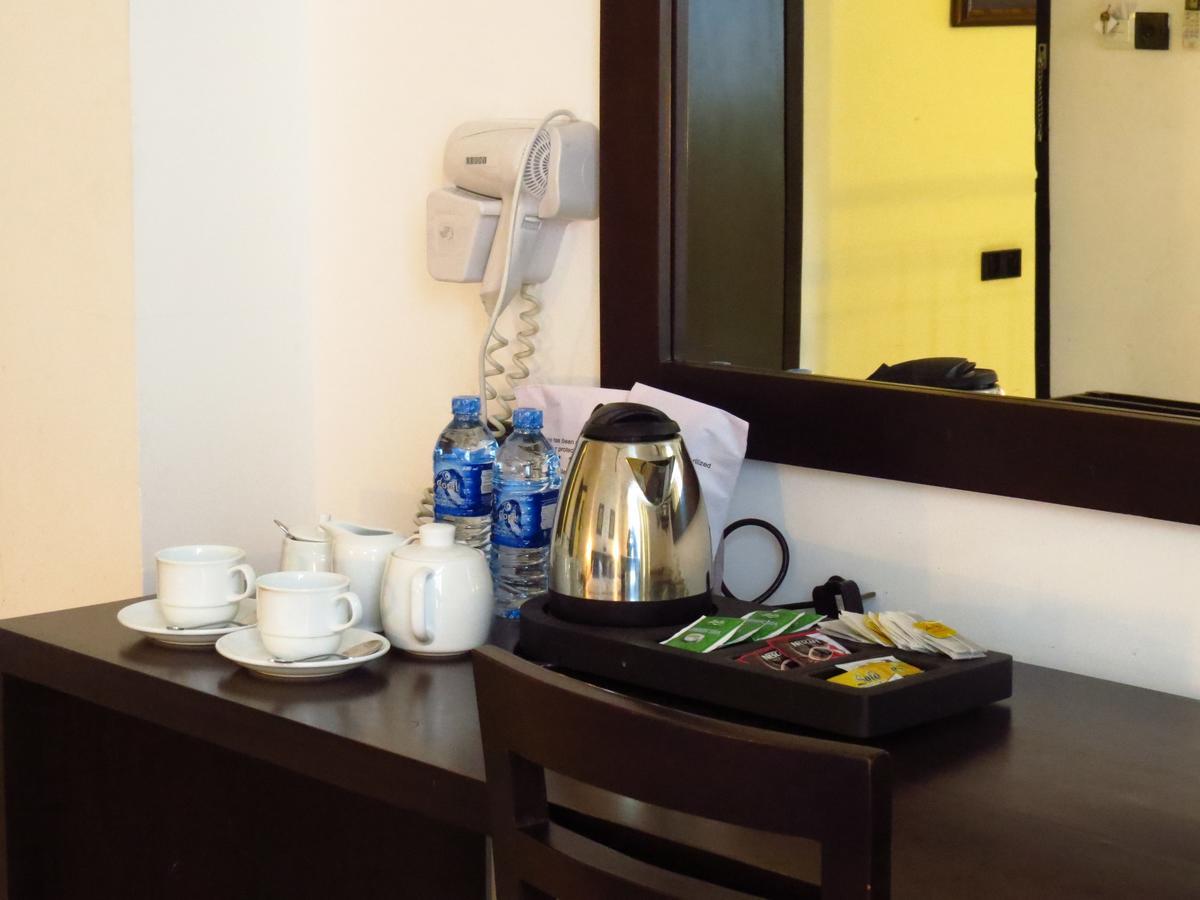 Chapelton House Bed & Breakfast Коломбо Екстериор снимка